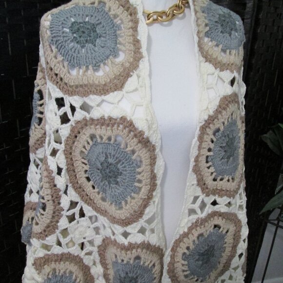 🌞 Sunshine Shawl by Saachi Hand Crocheted Elegance from India - Picture 9 of 14